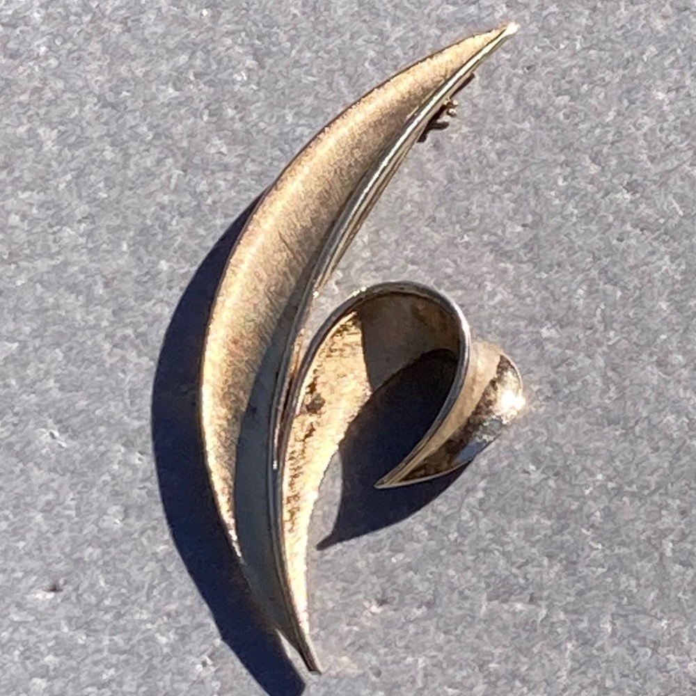 Vintage Crown Trifari Cartouche Brooch!